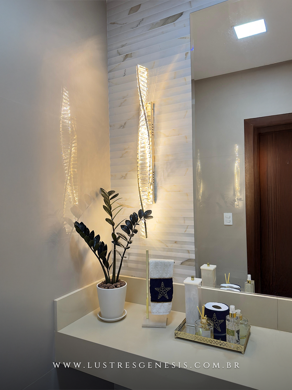 Arandela ou Plafon de Cristal Roll Dourado para Quarto, Cabeceira de Cama, Lavabo, Corredor, Escadas e Quarto Infantil - Sindora • DCB02851